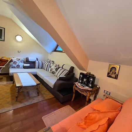 Apartment Cozy In Castle Complex On The Slope